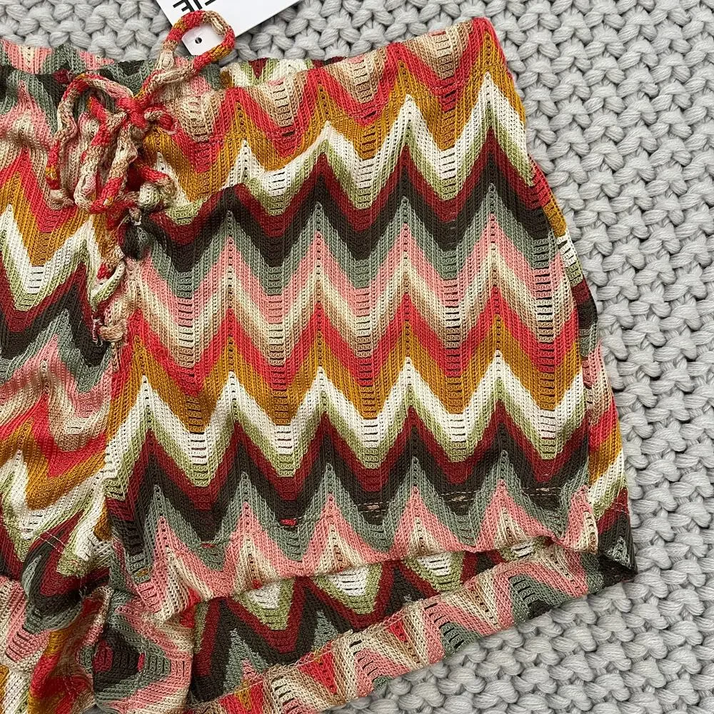 Skatie• ‘Farrah’ Short in Fleetwood Print - Picture 6 of 14